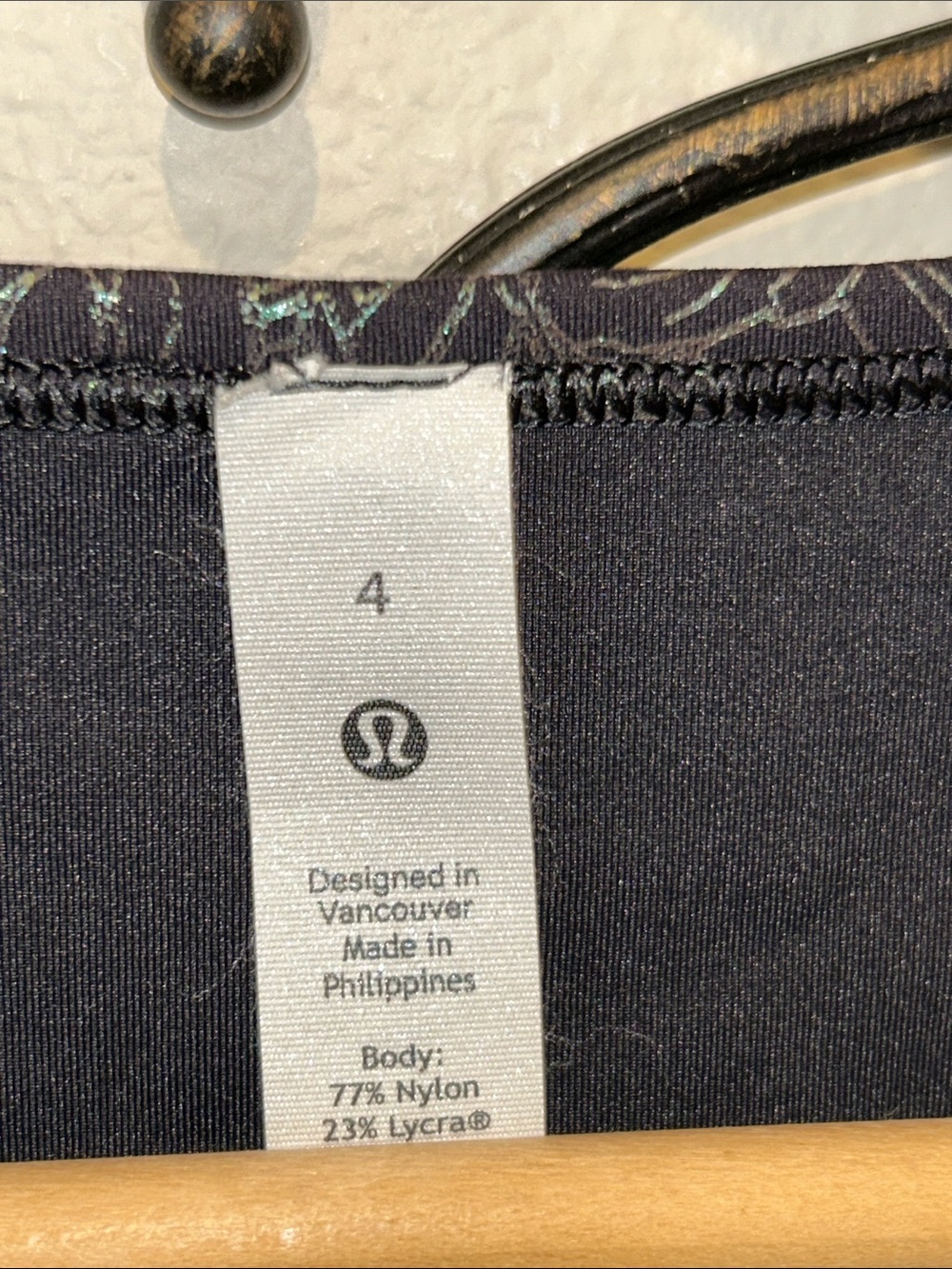 LULULEMON *FOIL* WUNDER TRAIN CROPPED LONG SLEEVE PRINTED TOP SIZE 4 - Picture 2 of 5